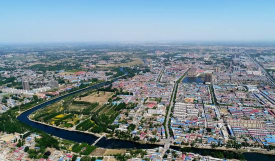 資料圖:鳥瞰雄安新區(qū)雄縣縣城。新華社記者 楊世堯 攝